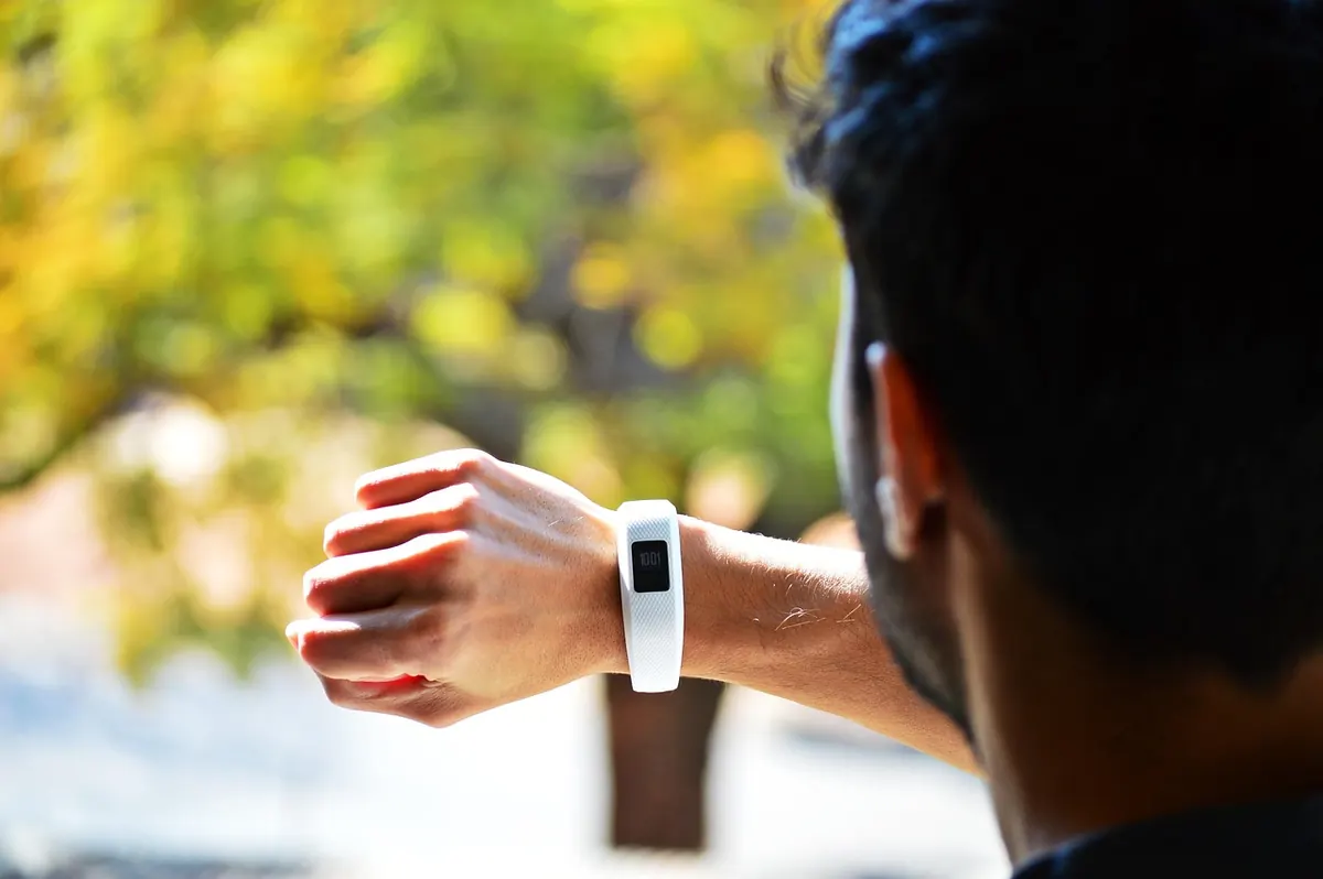 Smart Rings vs Fitness Trackers: Which Is Better for UK Runners?